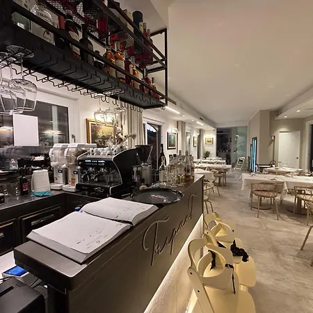 Osteria Tripunt 3* كوماكيو