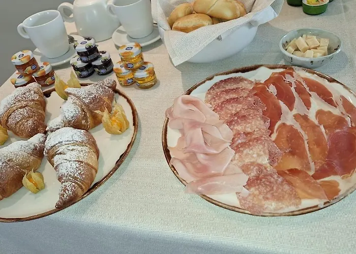 ベッド・アンド・ブレックファスト Osteria Tripunt コマッキオ